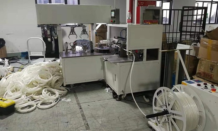 Automatic tube coiling and tying machine