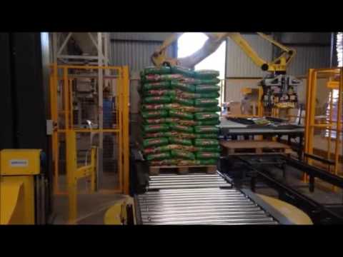 Automatic pallet packing machine and stretch wrapper
