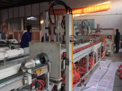 Automatic pipe bundling and bagging machine