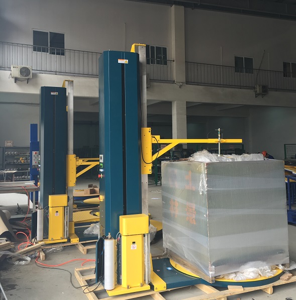 Pallet wrapping machine