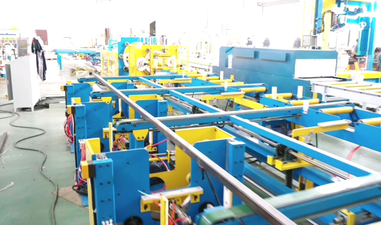 Aluminum profile packing line with tape banding machine