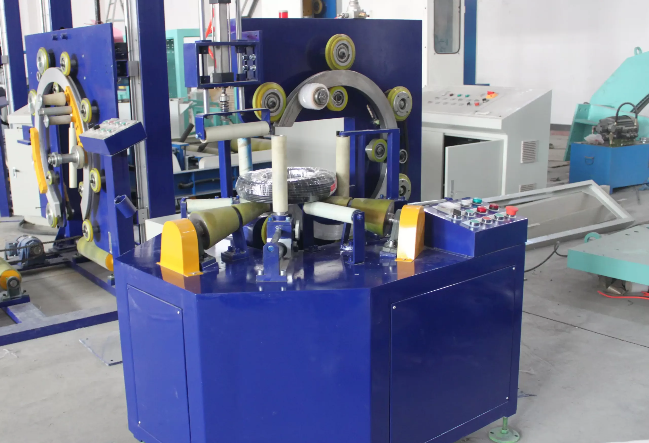 Machine d'emballage de bobines de tuyaux horizontaux FPCA-100-à vendre