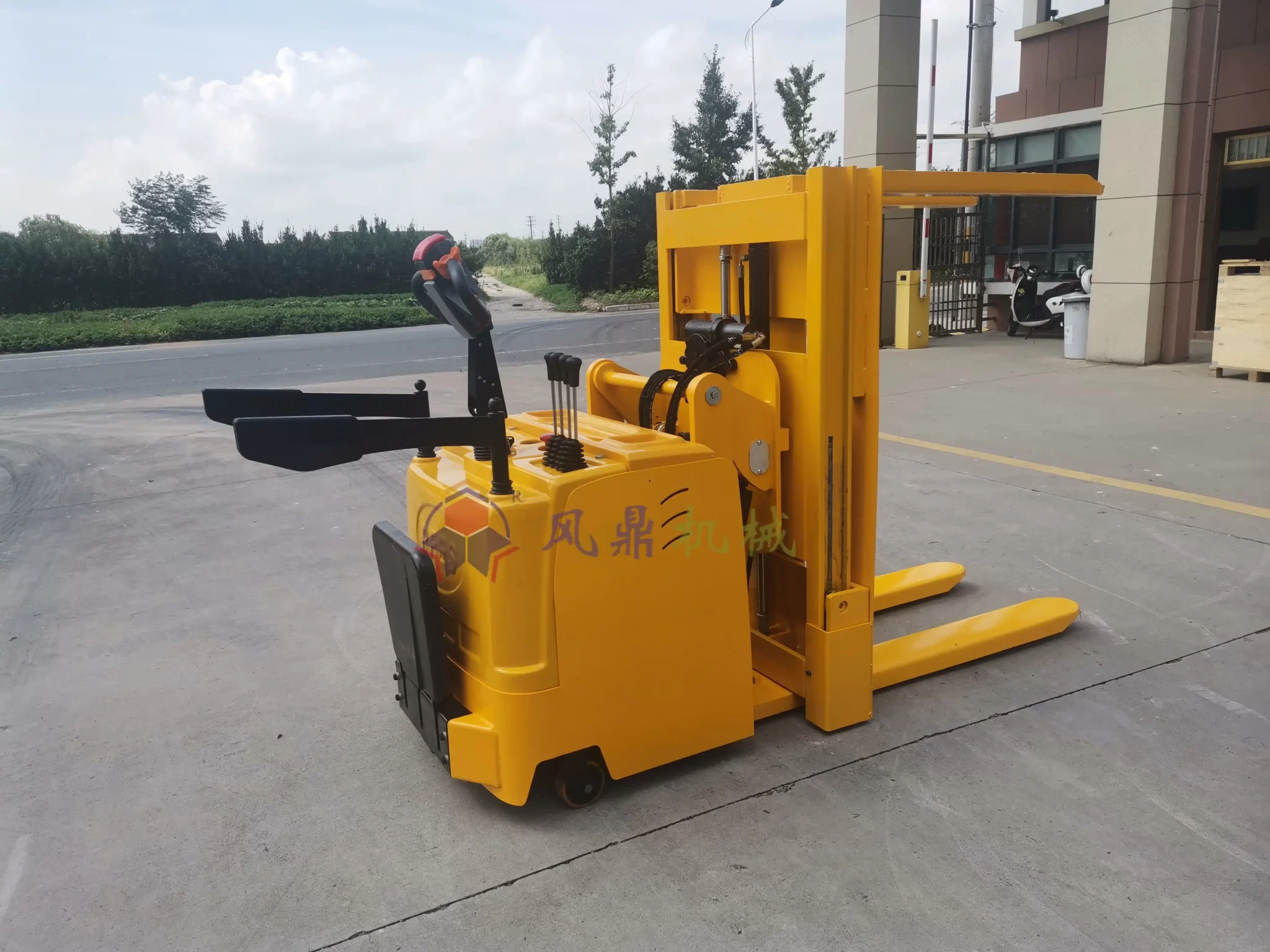 pallet inverter mobile type