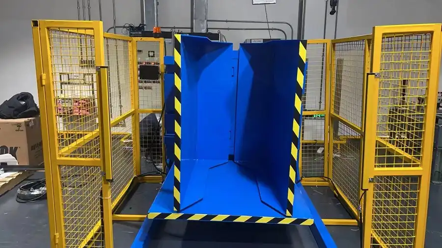 Pallet inverter integrated into a conveyor system
