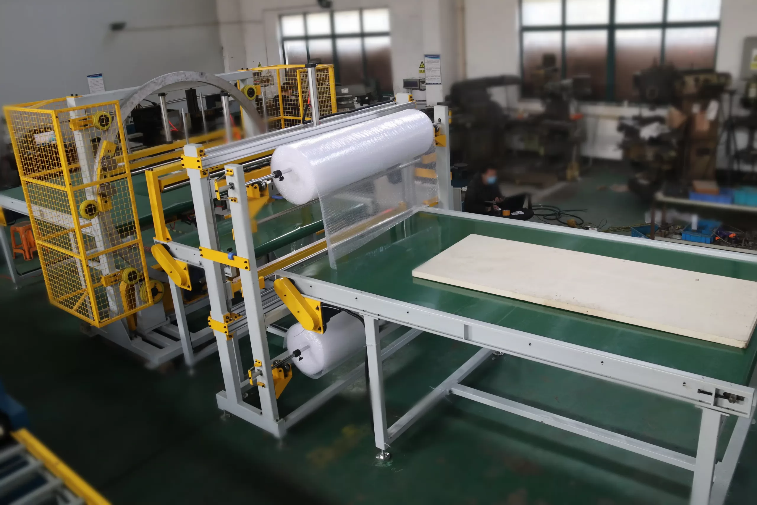 Orbital stretch wrapper with bubble film covering device-2