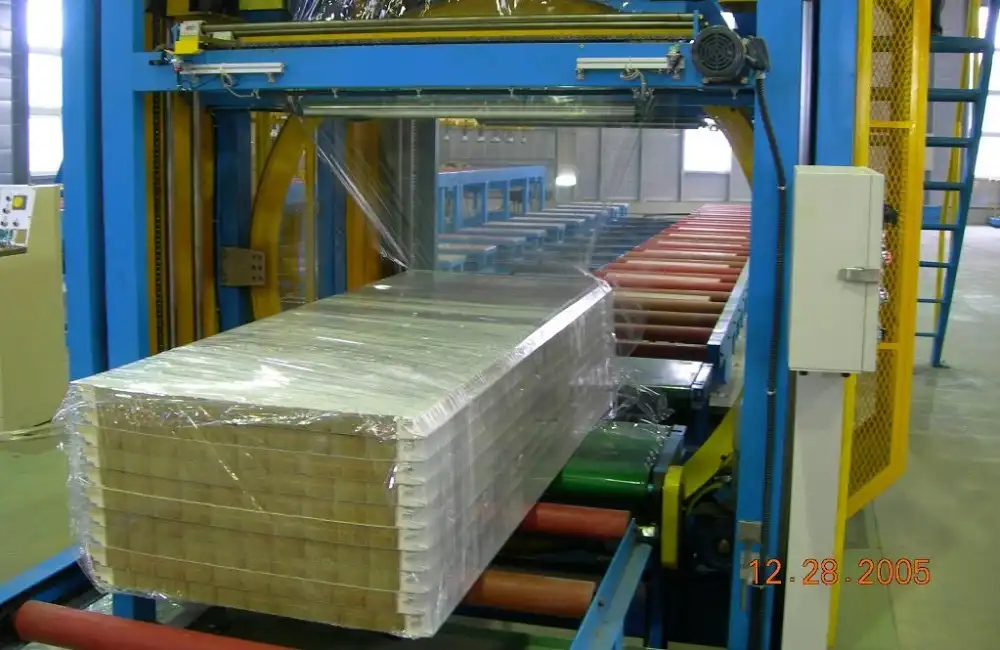 Möbelstretchverpackungsmaschine-1