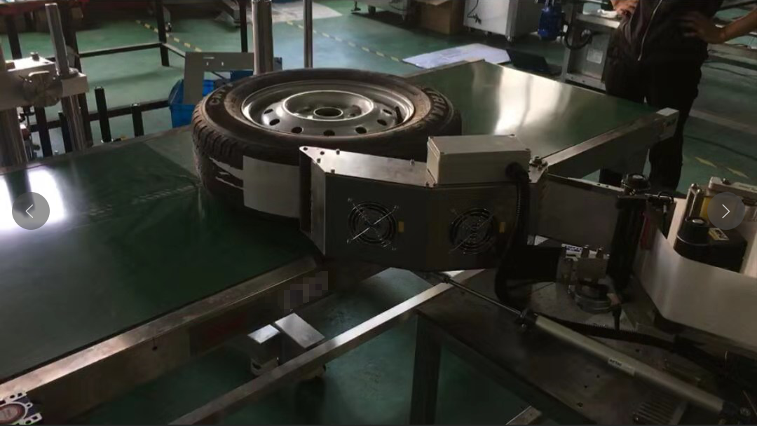 Machine d'emballage de pneus