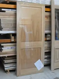 Door packaging with a horizontal wrapper