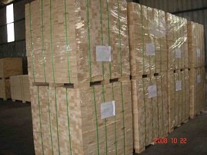 Soluzione per l'imballaggio di legname e pannelli