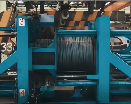 Automatic wire rod compacting and strapping machine