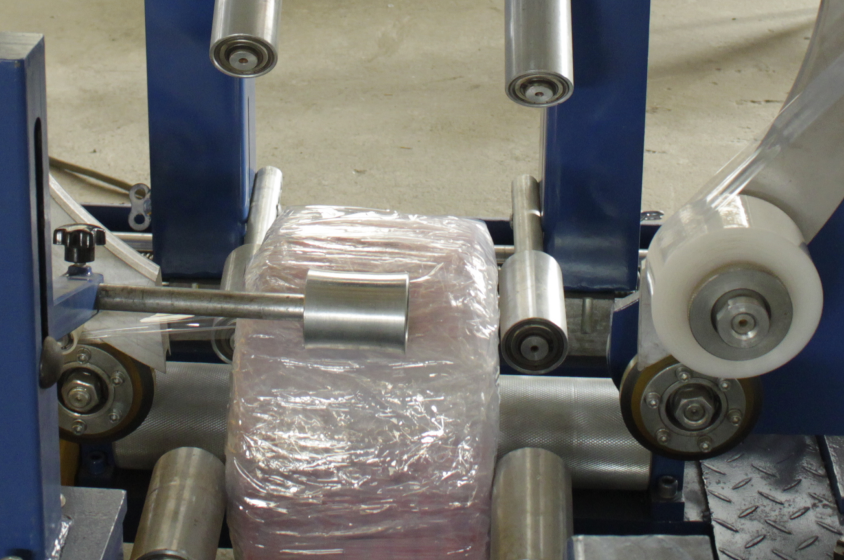 Coil wrapping machine with Drawing-Back Design-2