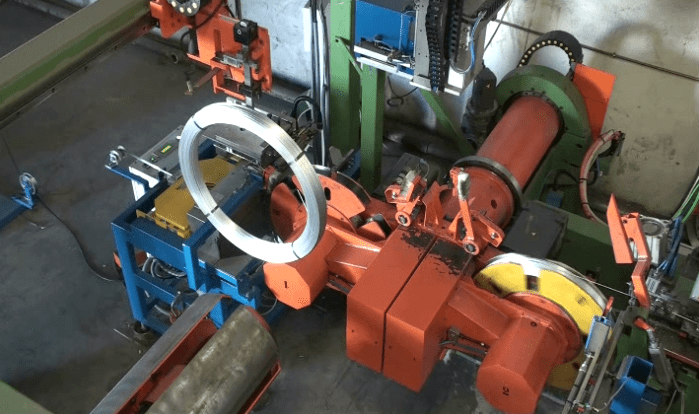 Automatic wire coiler