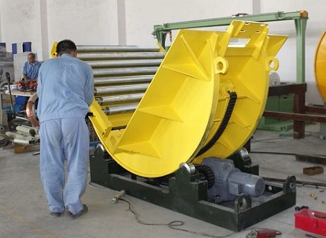 Upender table with conveyor