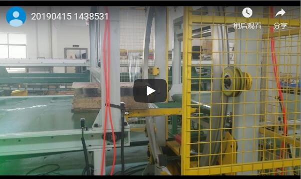 Horizontal wrapping machine with transitional conveyor belt Horizontal wrapping machine with transitional conveyor belt