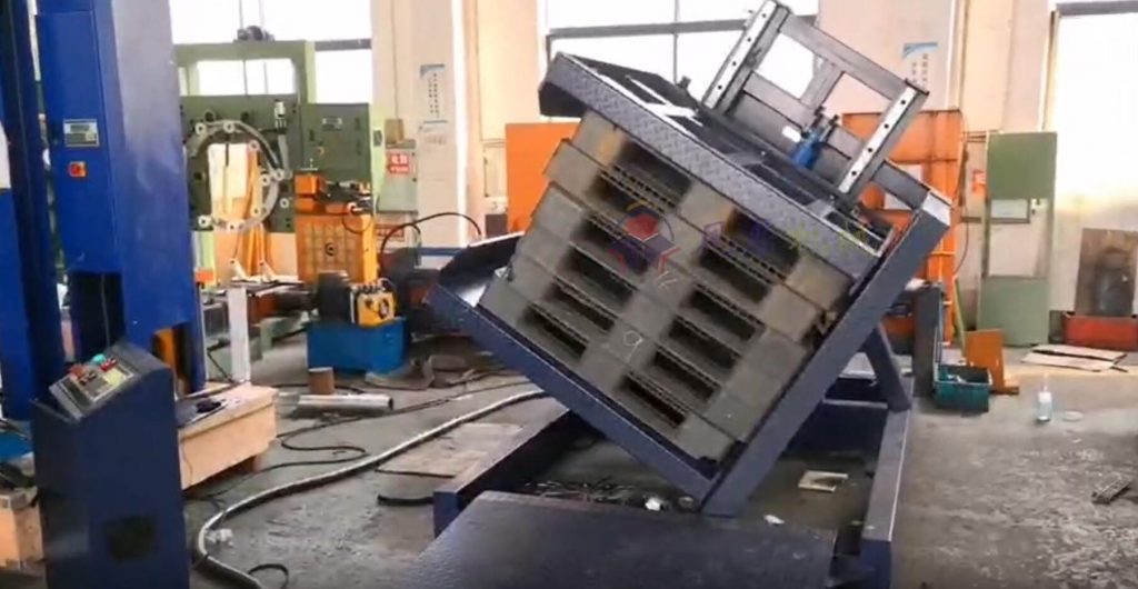 Invertitore di pallet con rotazione di 180 gradi con doppio clapet