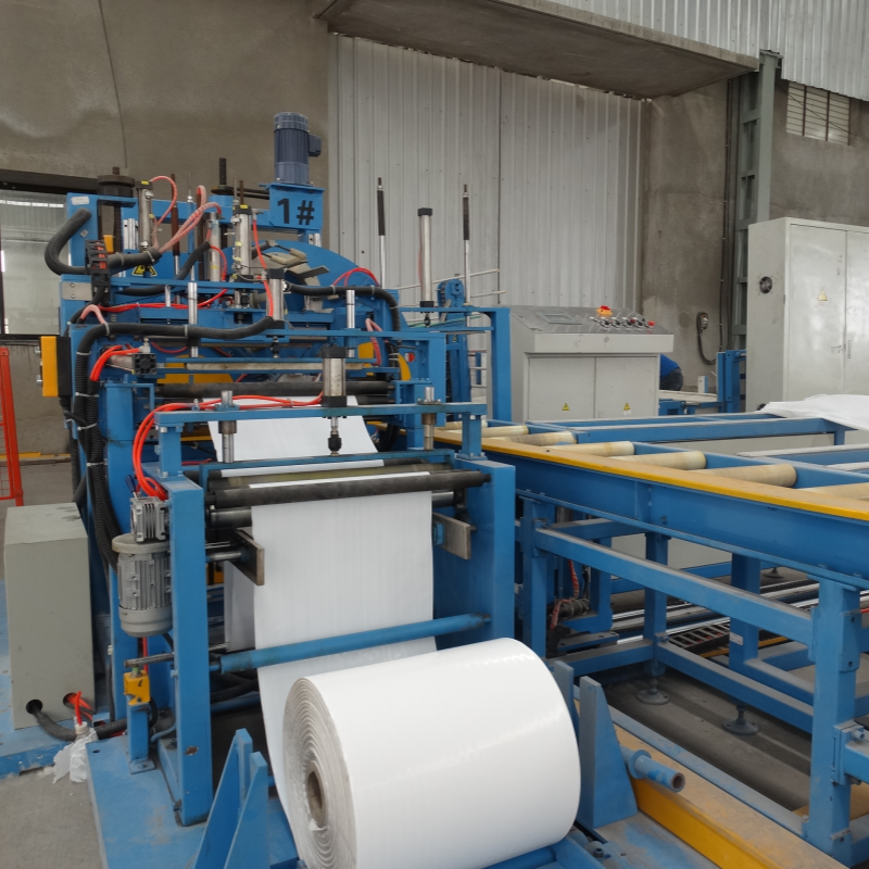 Automatische Maschine zur Herstellung und Absackung von Kunststoffrohrbündeln