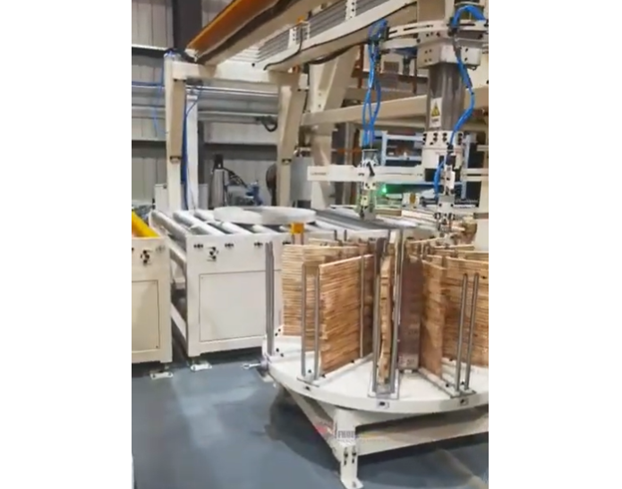 ligne d'emballage automatique de bobines avec empileur d'alimentation en bois