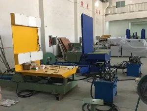 hydraulischer Kipper und Aufkanter zum Wenden
