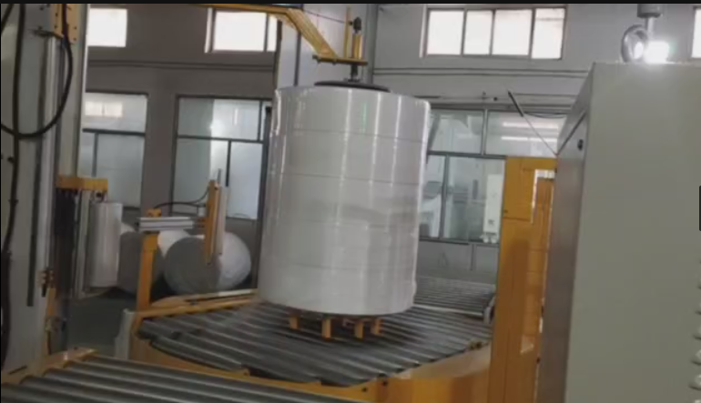 machine d'emballage sous film étirable pour bobines et rouleaux