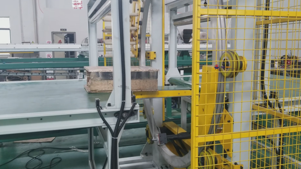 horizontal stretch wrapping machine for short object with belt conveyor